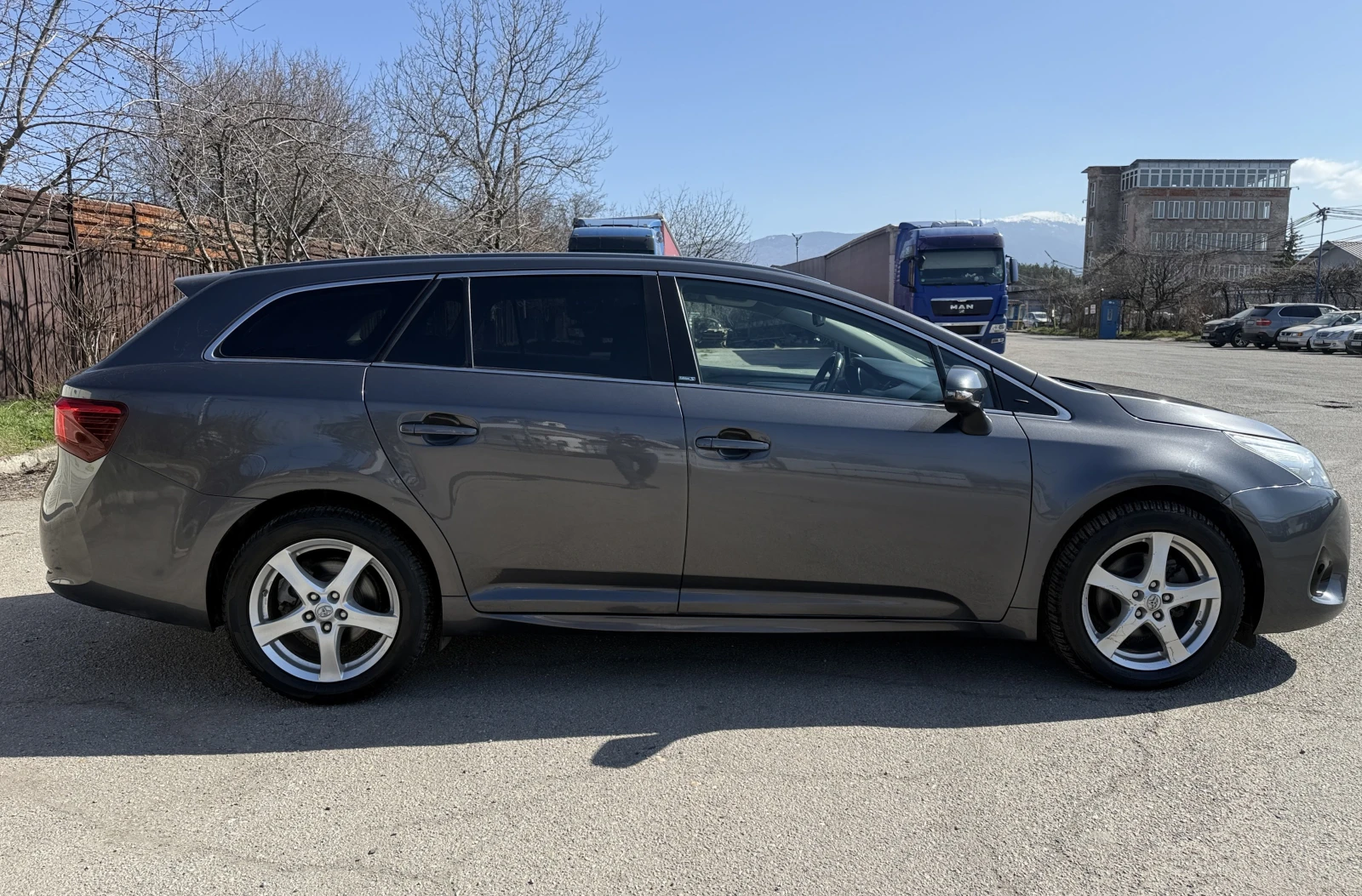 Toyota Avensis 1.6D4D EDITION S, снимка 4 - Автомобили и джипове - 54240539