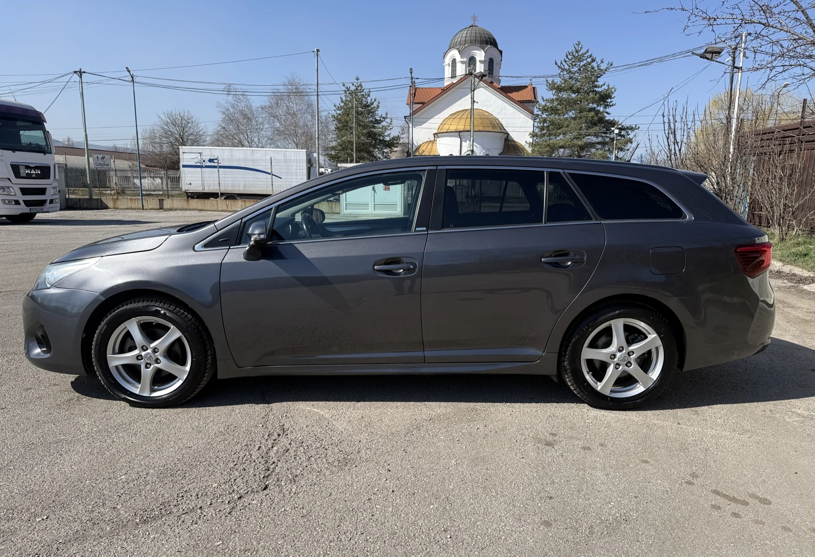 Toyota Avensis 1.6D4D EDITION S, снимка 8 - Автомобили и джипове - 54240539