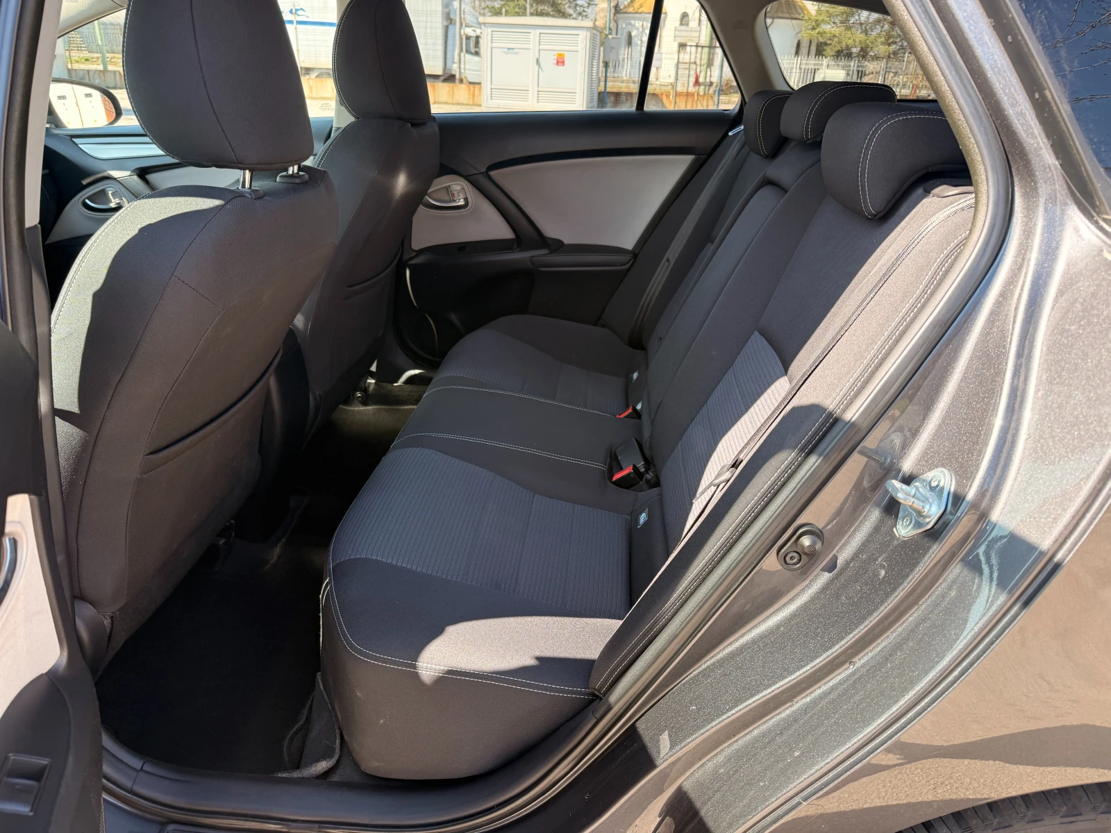 Toyota Avensis 1.6D4D EDITION S, снимка 15 - Автомобили и джипове - 54240539