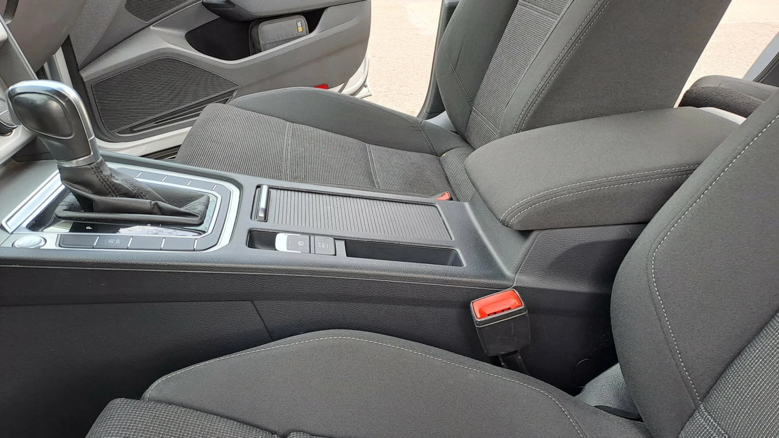VW Passat B8 DSG, снимка 11 - Автомобили и джипове - 54496349