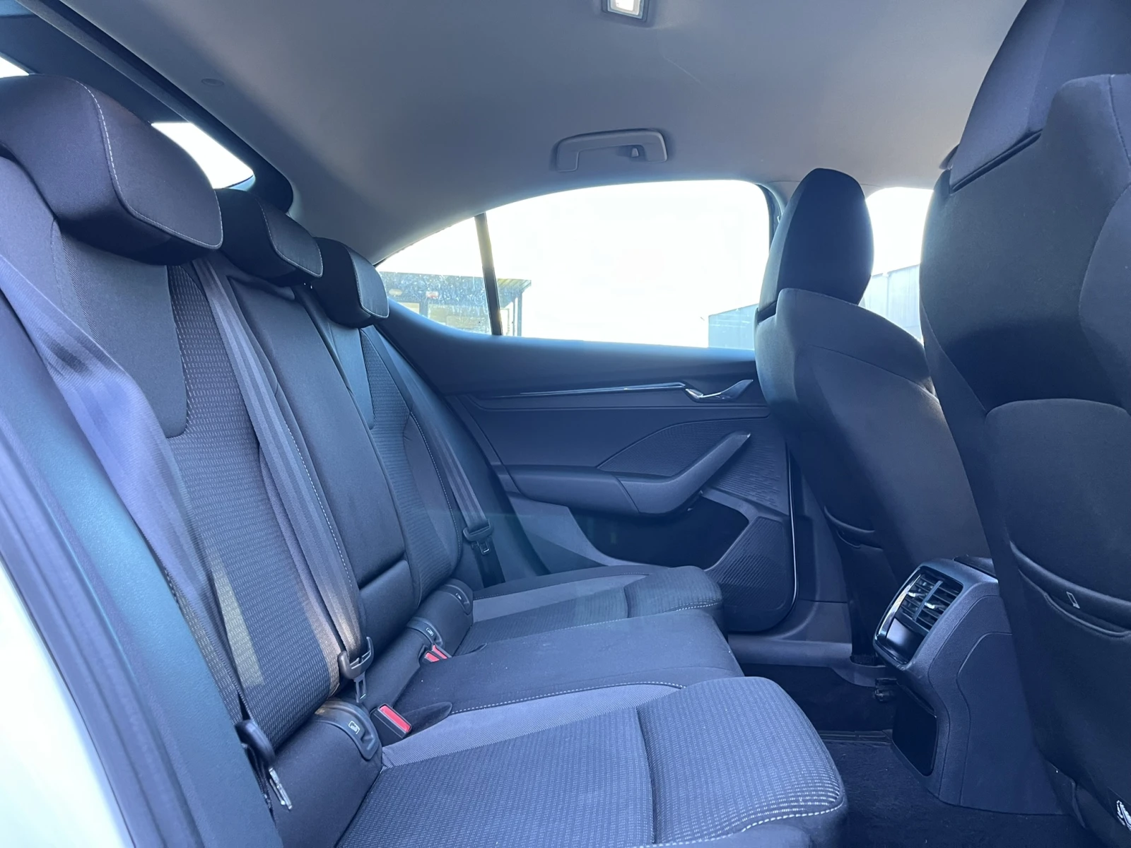 Skoda Octavia 1.5 TGI CNG Автоматик, снимка 11 - Автомобили и джипове - 54562302
