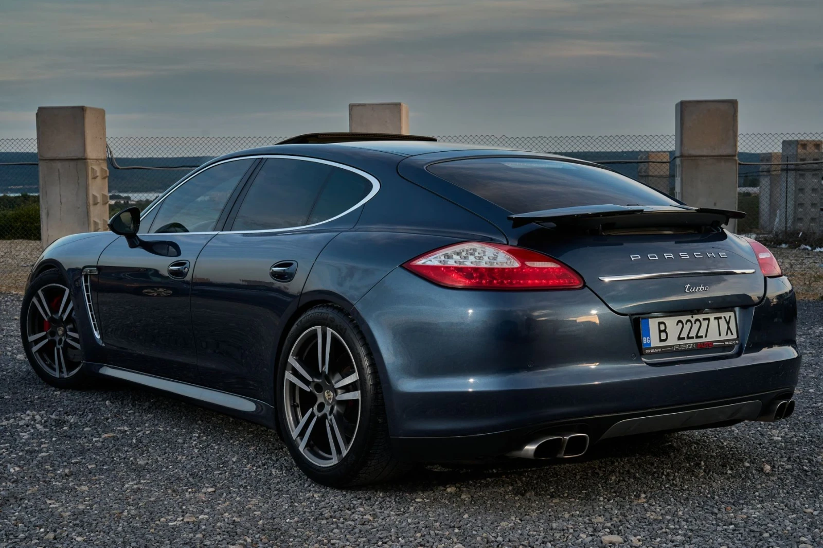 Porsche Panamera GTS Turbo * 4x4* INDIVIDUAL , снимка 4 - Автомобили и джипове - 54637457