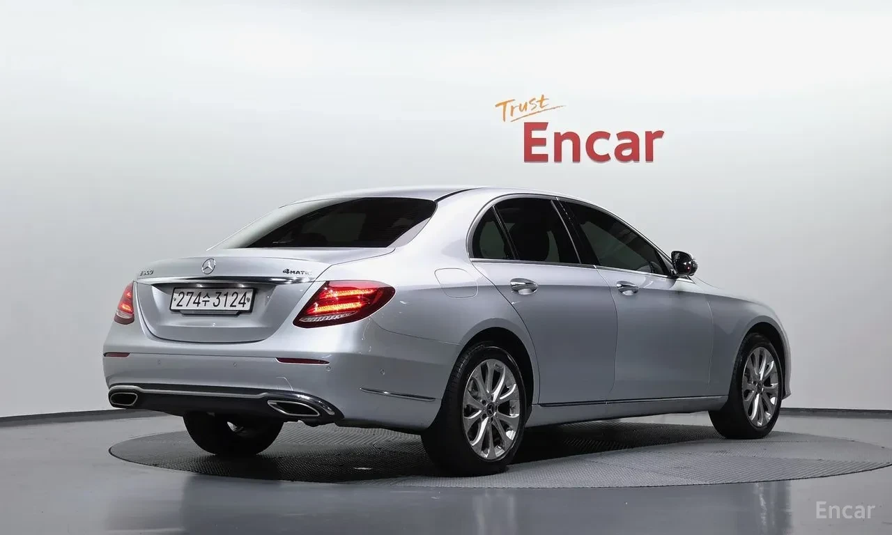 Mercedes-Benz E 300 B&О* Шибидах* 360* HUD* multibeam led* Обдухване* , снимка 2 - Автомобили и джипове - 55211435