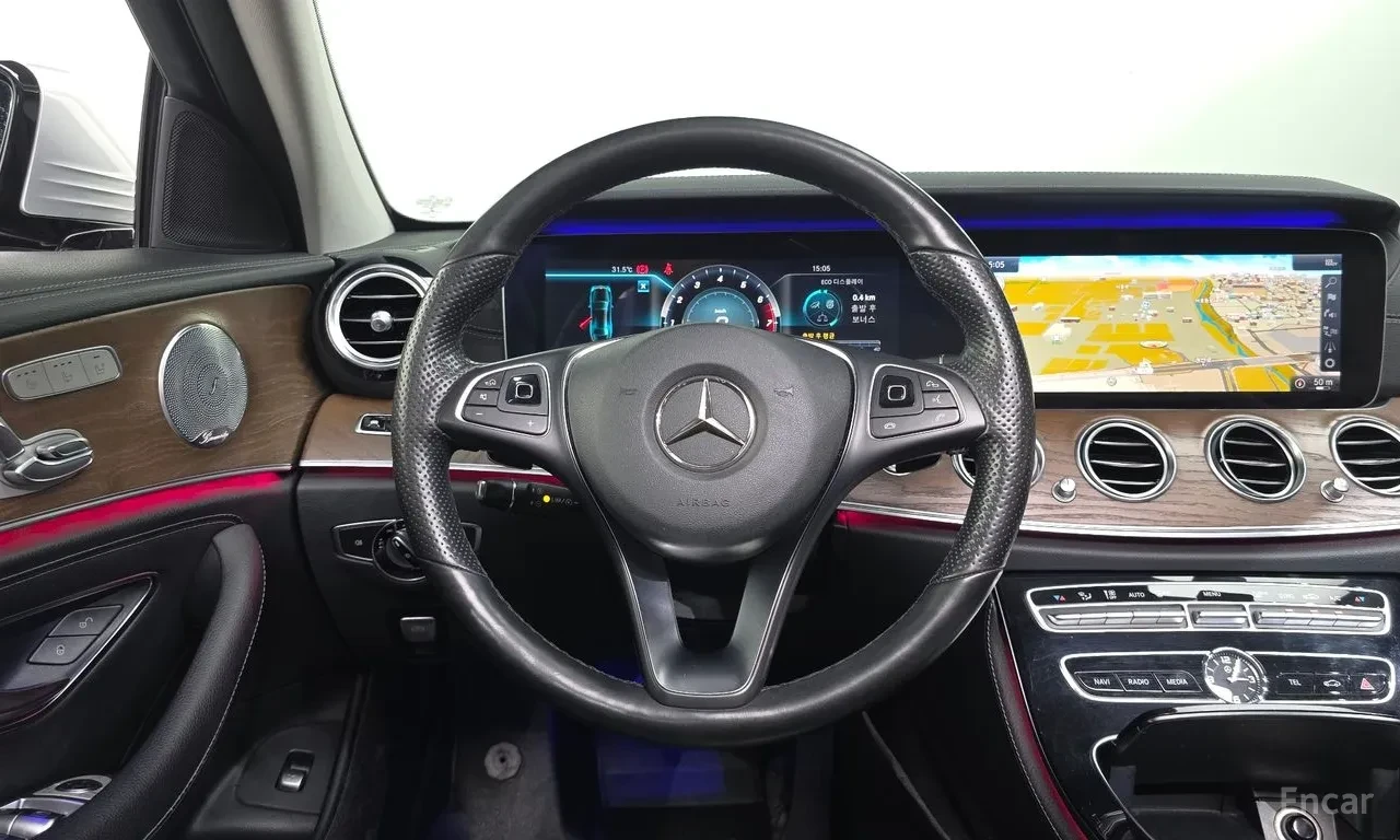 Mercedes-Benz E 300 B&О* Шибидах* 360* HUD* multibeam led* Обдухване* , снимка 9 - Автомобили и джипове - 55211435