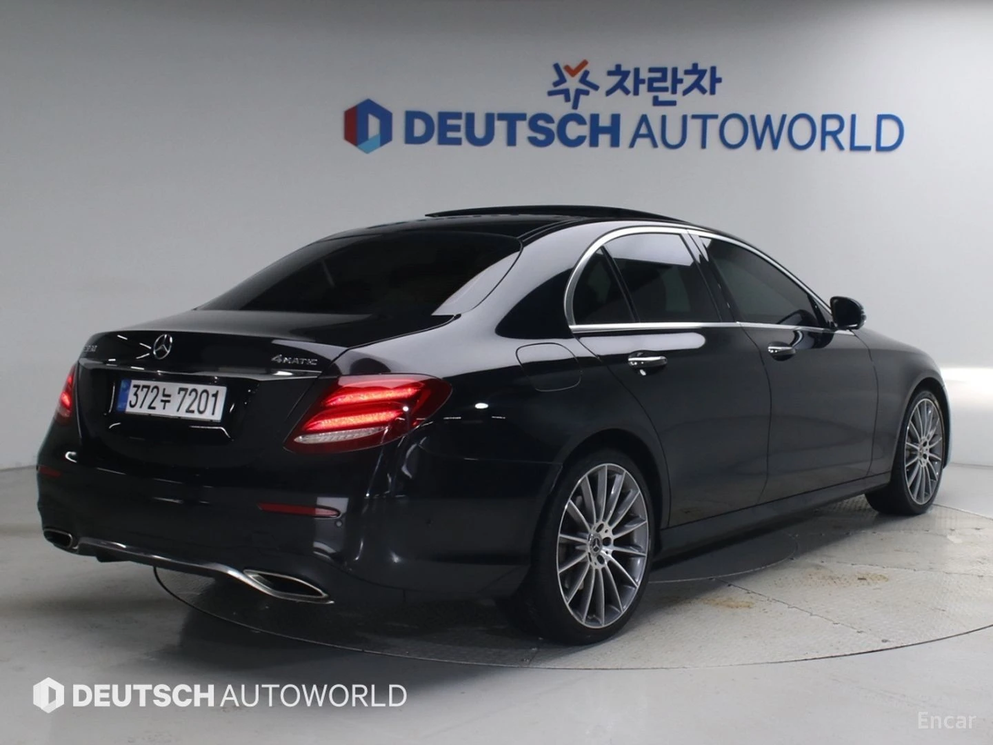 Mercedes-Benz E 350 4MATIC AMG* HUD* 360* КОЖА* НАВИ* ПАНО, снимка 2 - Автомобили и джипове - 55607116