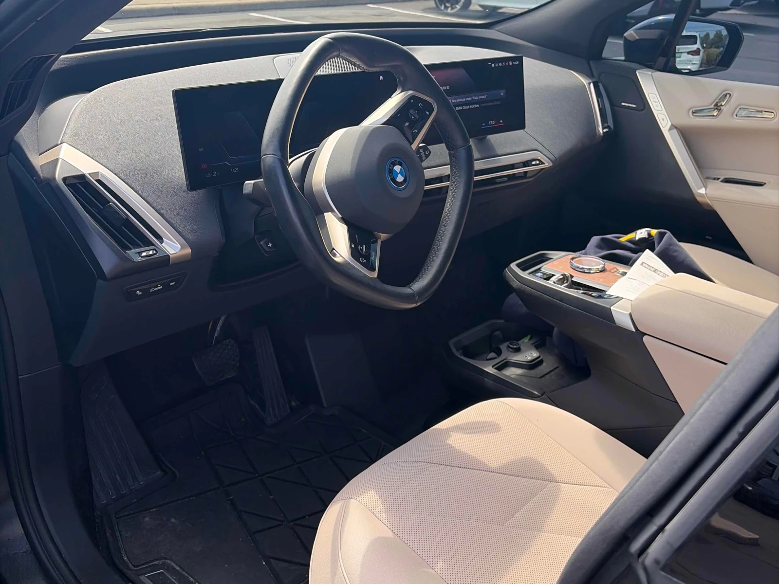BMW iX xDrive50/CARFAX/ЕДИН СОБСТВЕНИК/БЕЗ ИНЦИДЕНТИ/, снимка 6 - Автомобили и джипове - 55906159