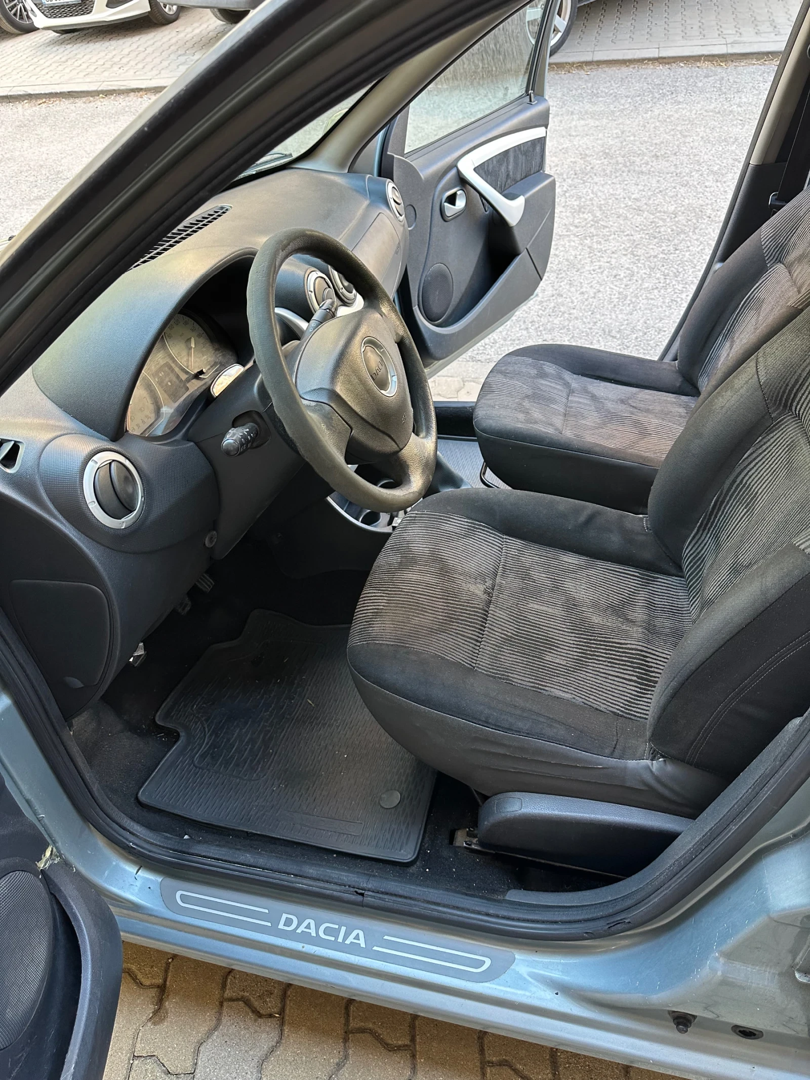 Dacia Sandero 1.4, газ, клима, Laureate закупен от Бг, снимка 10 - Автомобили и джипове - 56004696