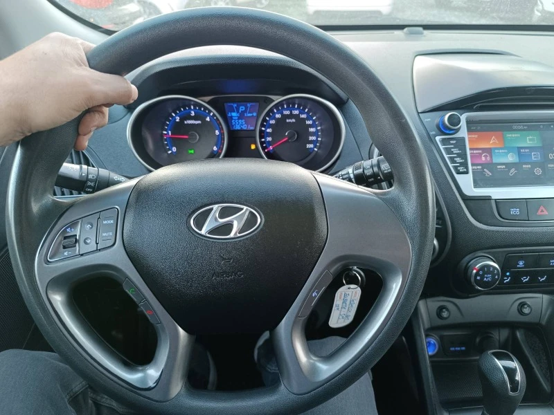 Hyundai Tucson 2.0 4x4, снимка 14 - Автомобили и джипове - 46695254