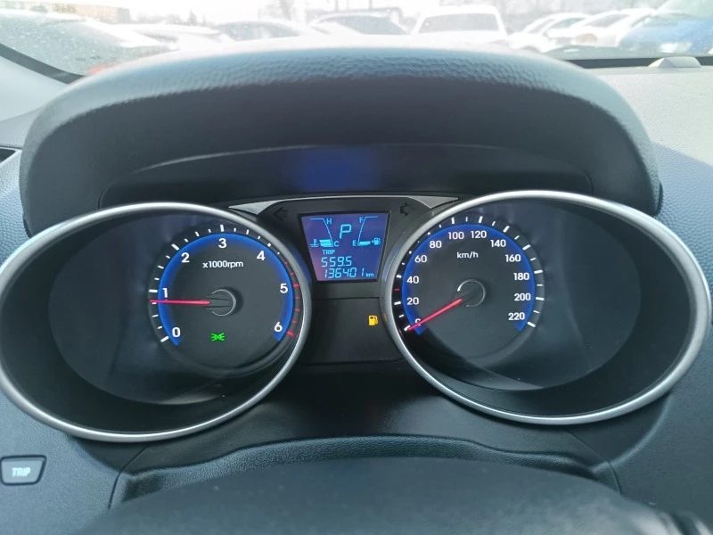 Hyundai Tucson 2.0 4x4, снимка 15 - Автомобили и джипове - 46695254