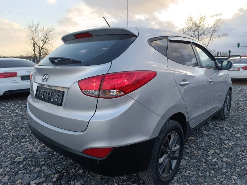 Hyundai Tucson 2.0 4x4, снимка 6 - Автомобили и джипове - 46695254