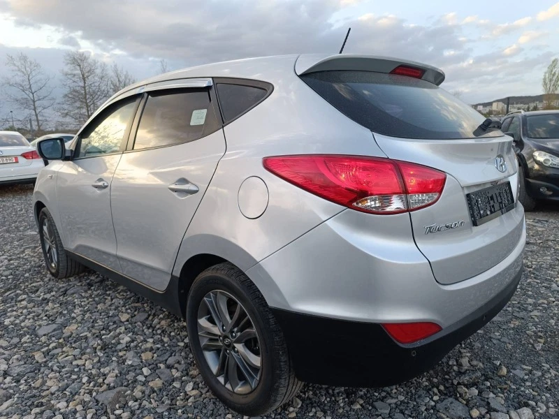 Hyundai Tucson 2.0 4x4, снимка 8 - Автомобили и джипове - 46695254