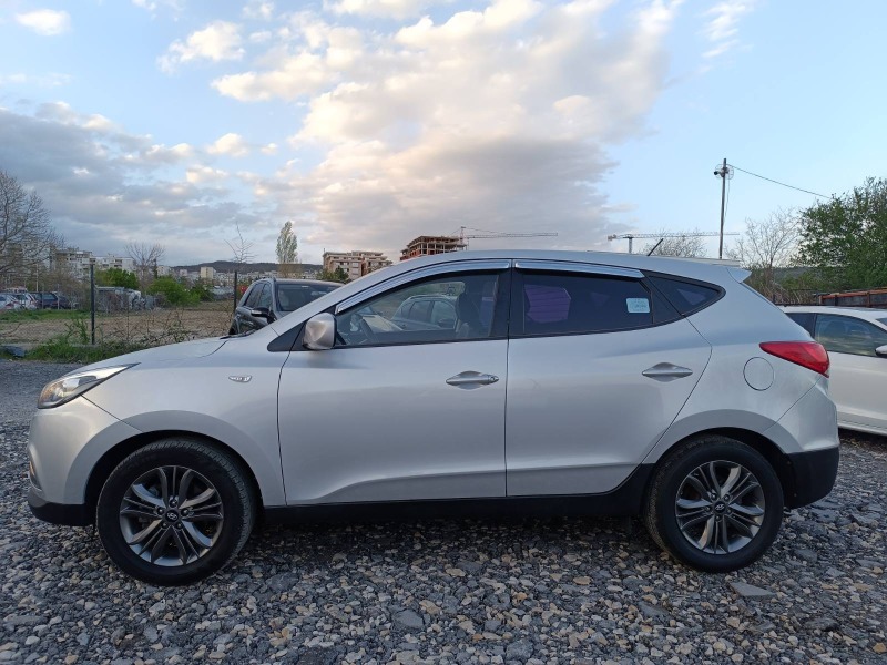 Hyundai Tucson 2.0 4x4, снимка 4 - Автомобили и джипове - 46695254