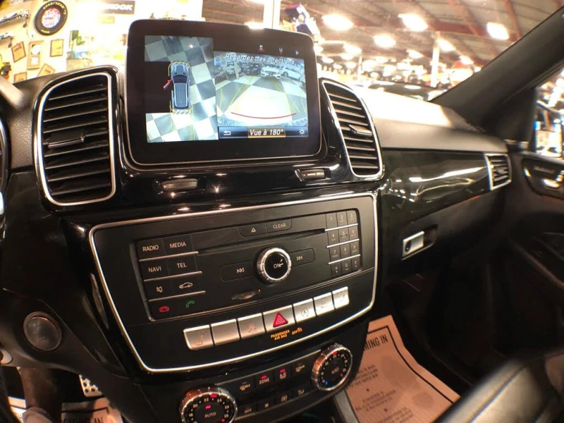 Mercedes-Benz GLE 43 AMG NIGHT PACK* HARMAN* PANO* 360* AMBIENT* KEYLESS GO, снимка 8 - Автомобили и джипове - 52962881