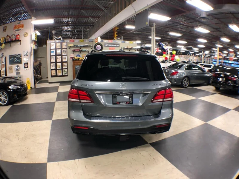 Mercedes-Benz GLE 43 AMG NIGHT PACK* HARMAN* PANO* 360* AMBIENT* KEYLESS GO, снимка 4 - Автомобили и джипове - 52962881