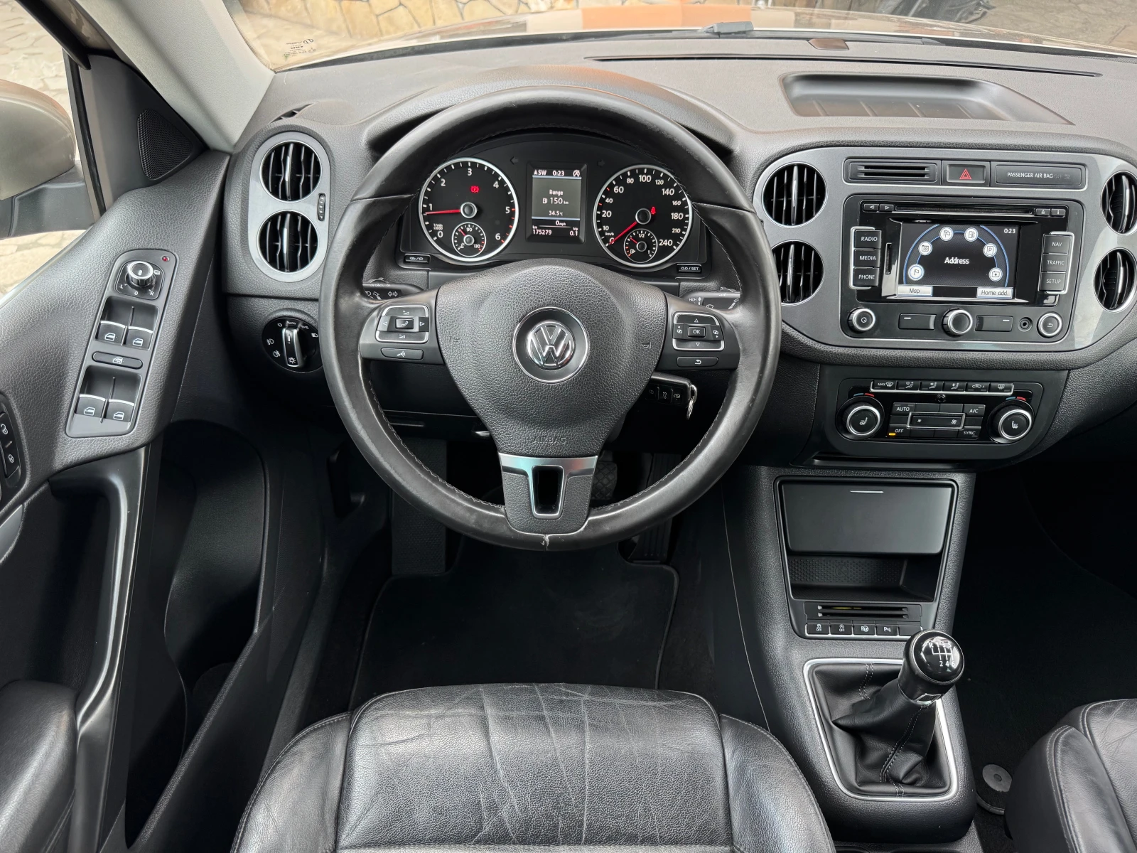 VW Tiguan 2.0TDI* NAVI* PARKASISTANS* PANORAMA* LIZING - изображение 2