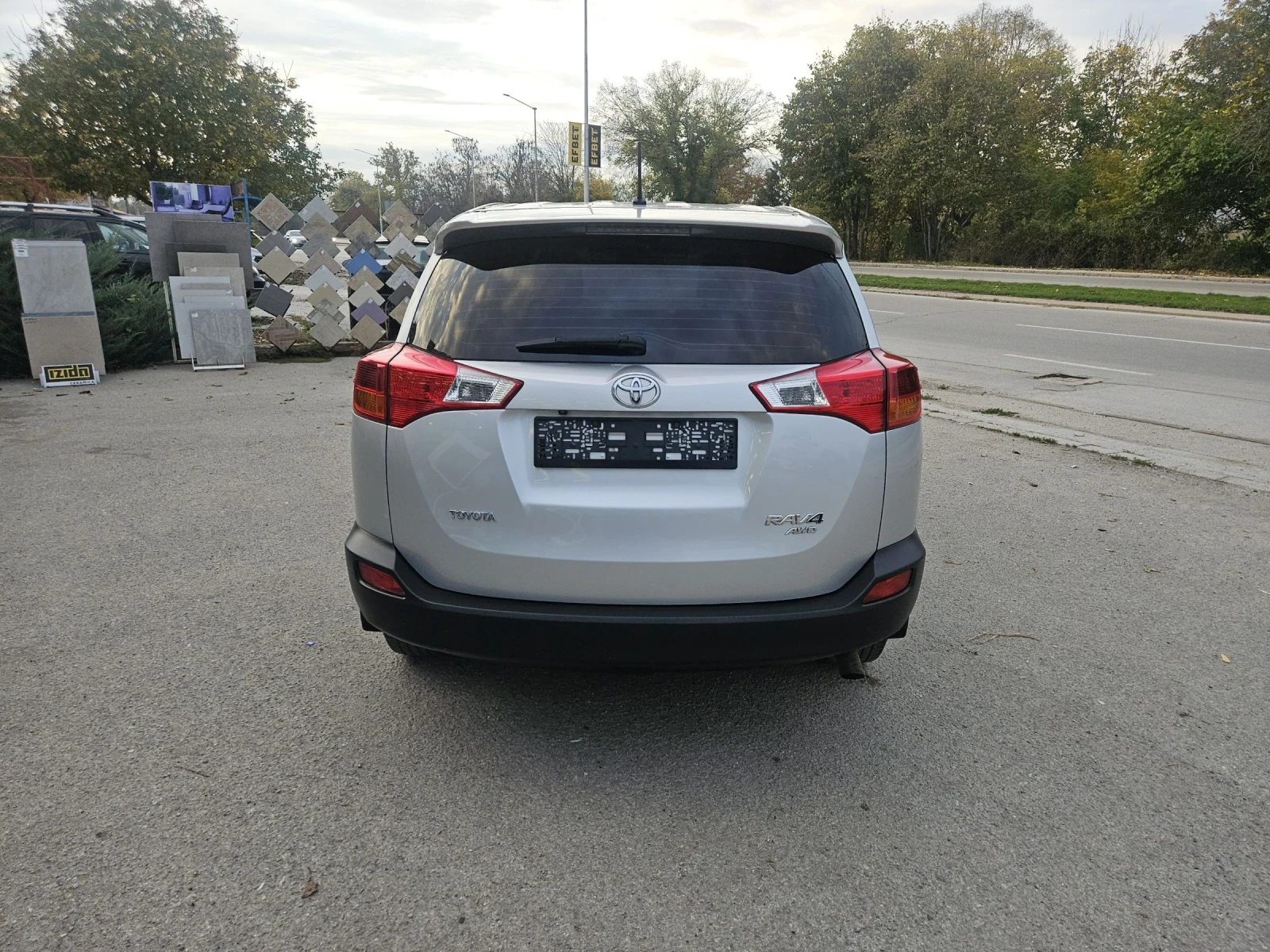 Toyota Rav4 2.2d4-d---4x4---navi - изображение 6