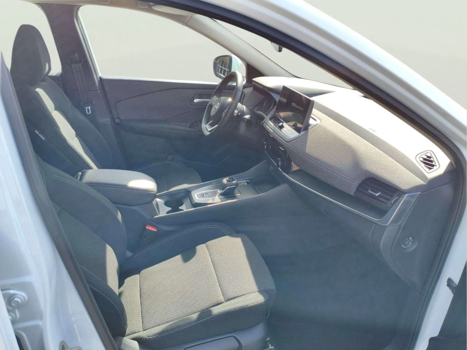 Nissan Qashqai 1.3, снимка 9 - Автомобили и джипове - 53907116