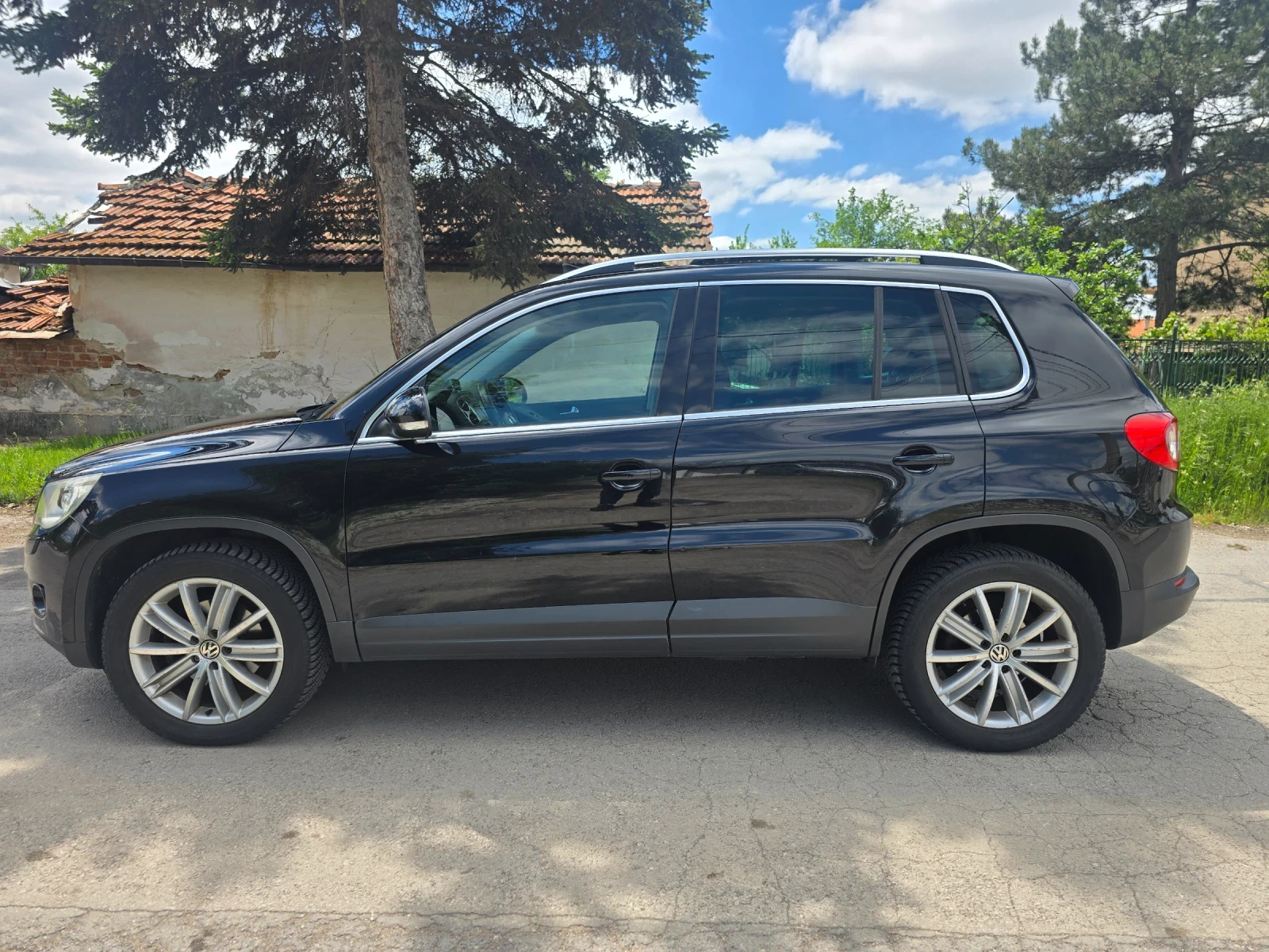 VW Tiguan 2.0TDI 4MOTION КОЖА DSG PANORAMA BI-XENON КАМЕРА, снимка 8 - Автомобили и джипове - 54594523