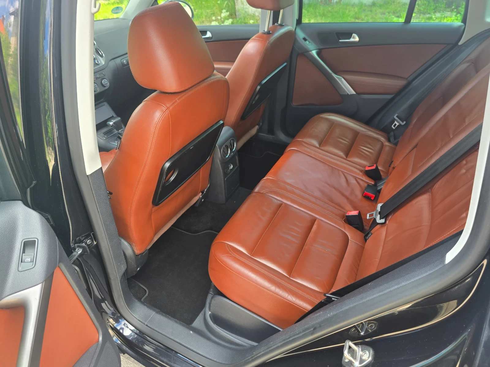 VW Tiguan 2.0TDI 4MOTION КОЖА DSG PANORAMA BI-XENON КАМЕРА, снимка 10 - Автомобили и джипове - 54594523