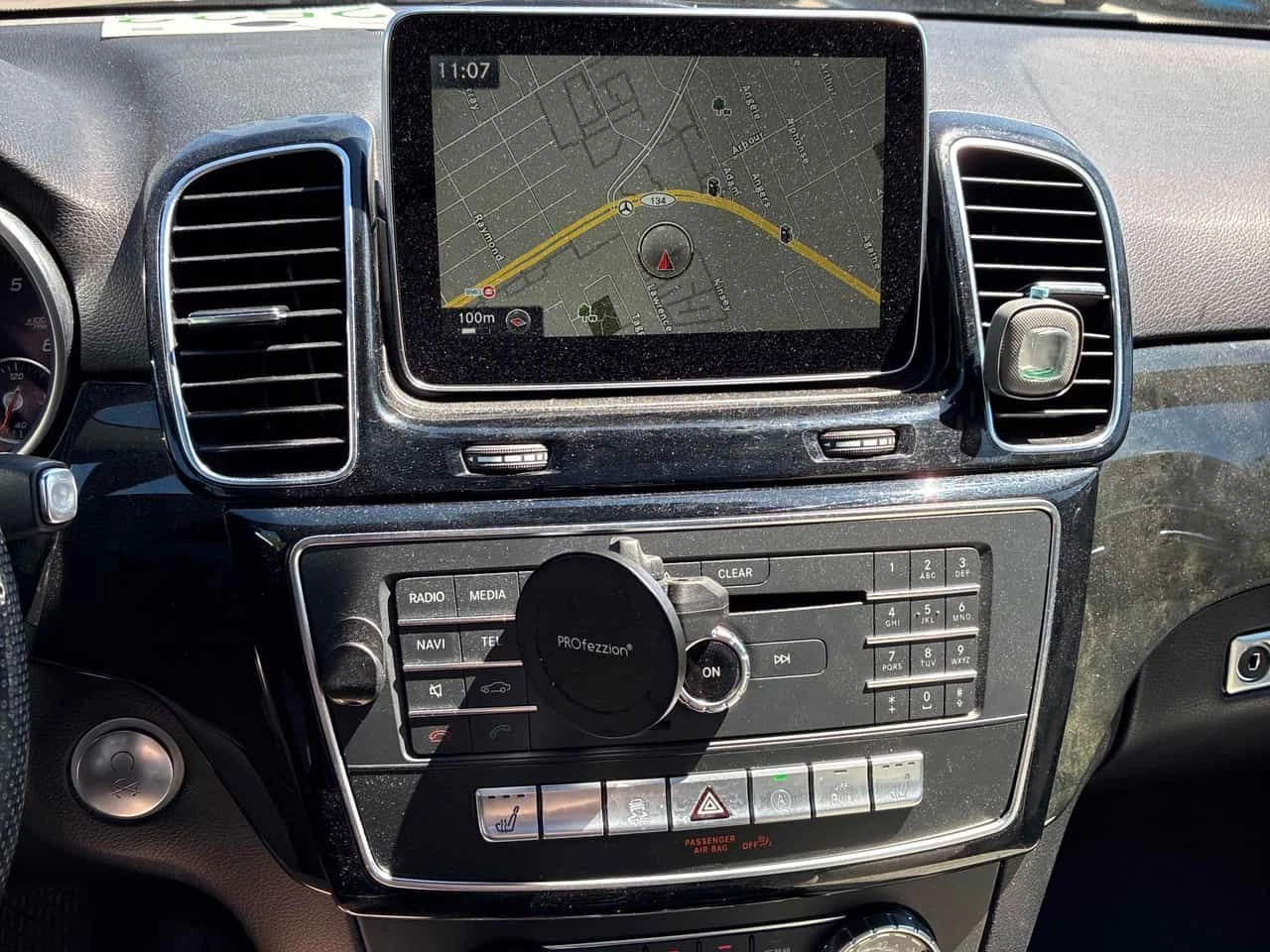 Mercedes-Benz GLE 350 d * ПОДГРЕВИ * ПАНО * KEYLESS * CARFAX, снимка 8 - Автомобили и джипове - 54840647
