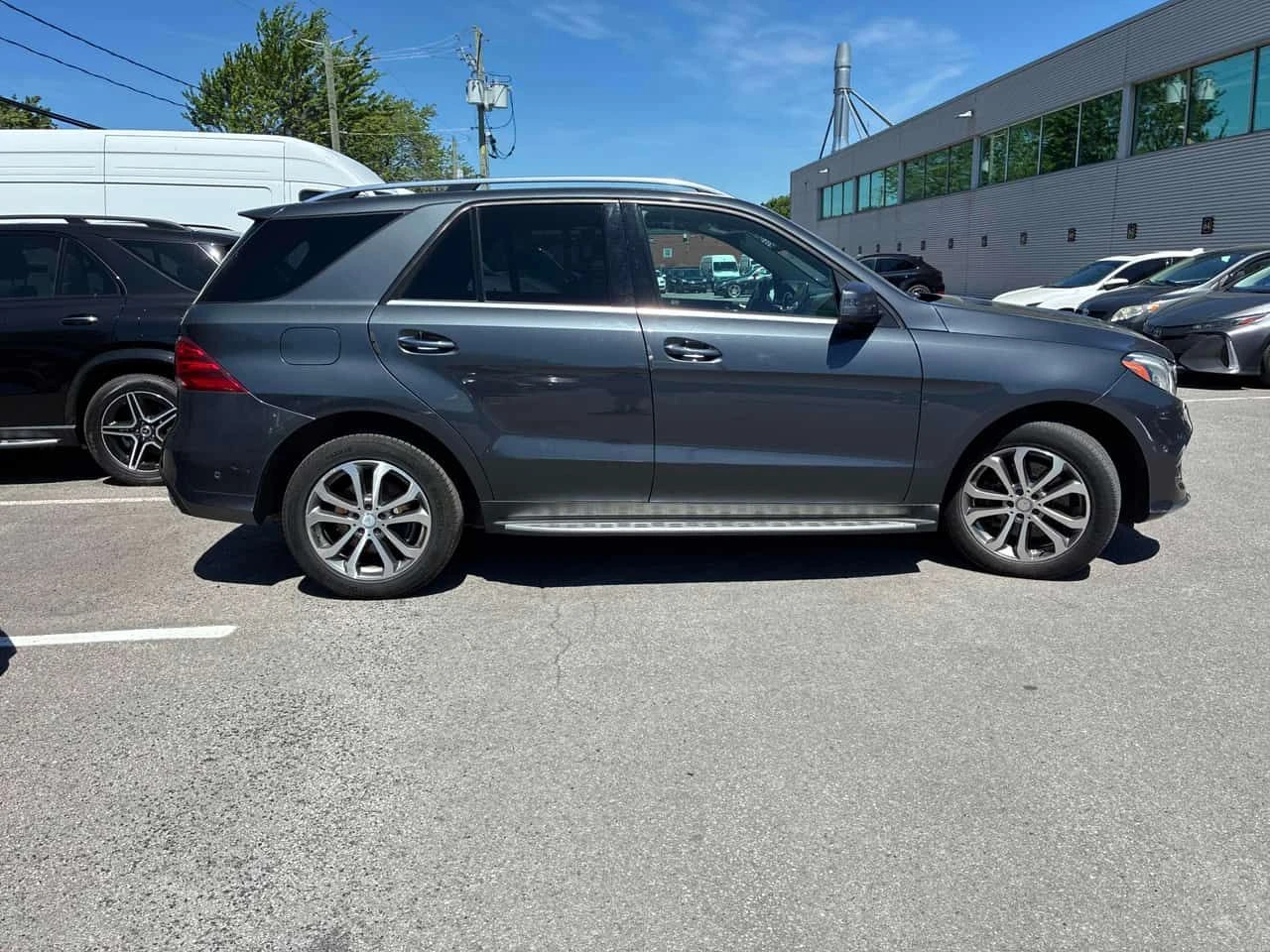 Mercedes-Benz GLE 350 d * ПОДГРЕВИ * ПАНО * KEYLESS * CARFAX, снимка 2 - Автомобили и джипове - 54840647