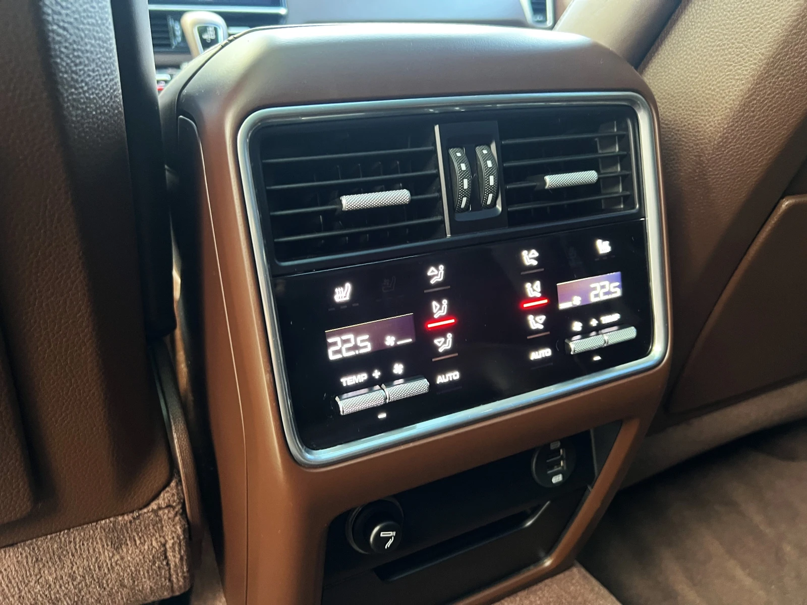 Porsche Cayenne TURBO / BURMESTER / SPORT CHRONO / 360/ SOFT CLOSE, снимка 16 - Автомобили и джипове - 54970514