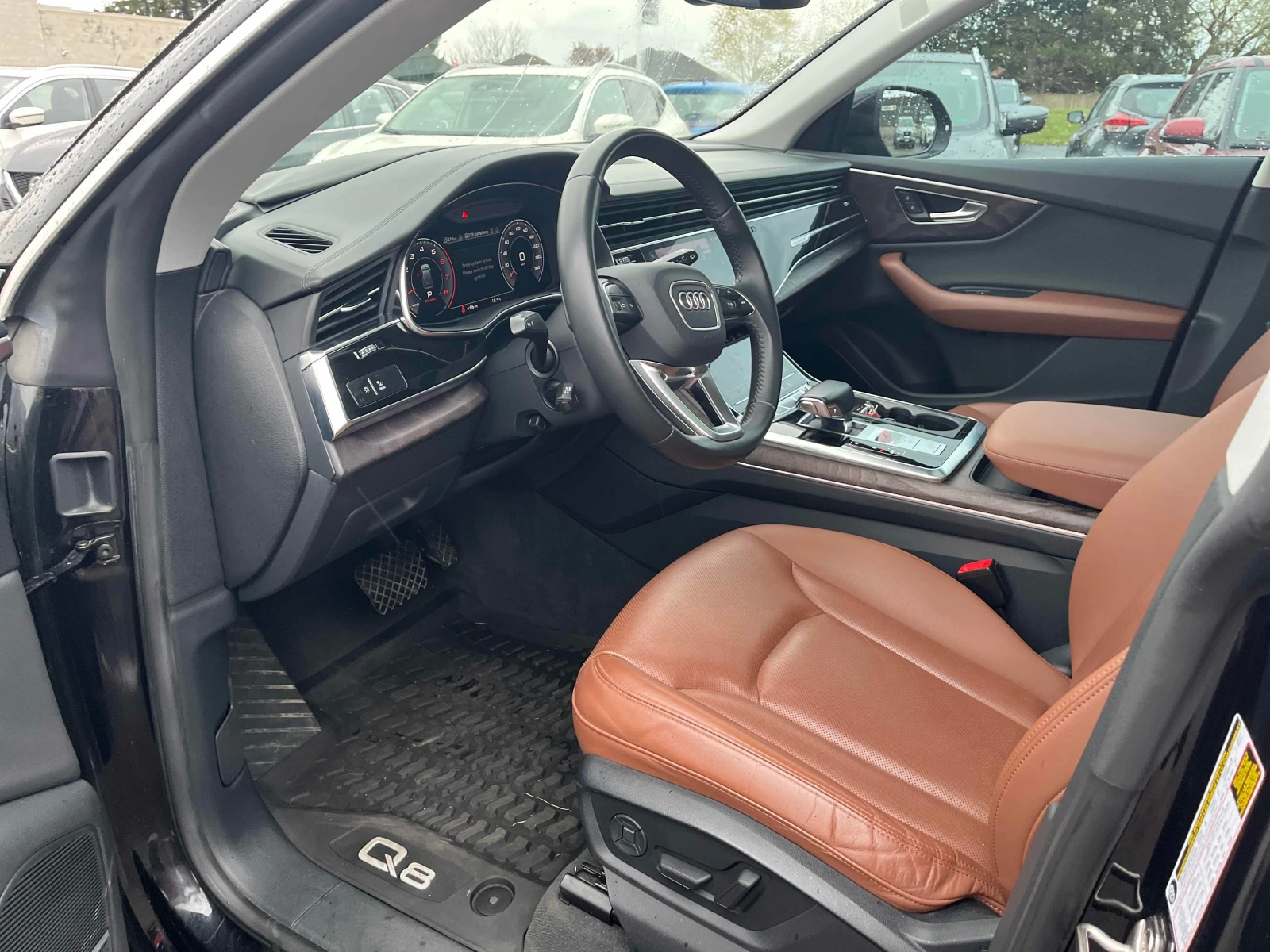 Audi Q8 Technik/B&O/Pano/Distronic/360/Одбухване, снимка 8 - Автомобили и джипове - 54972898