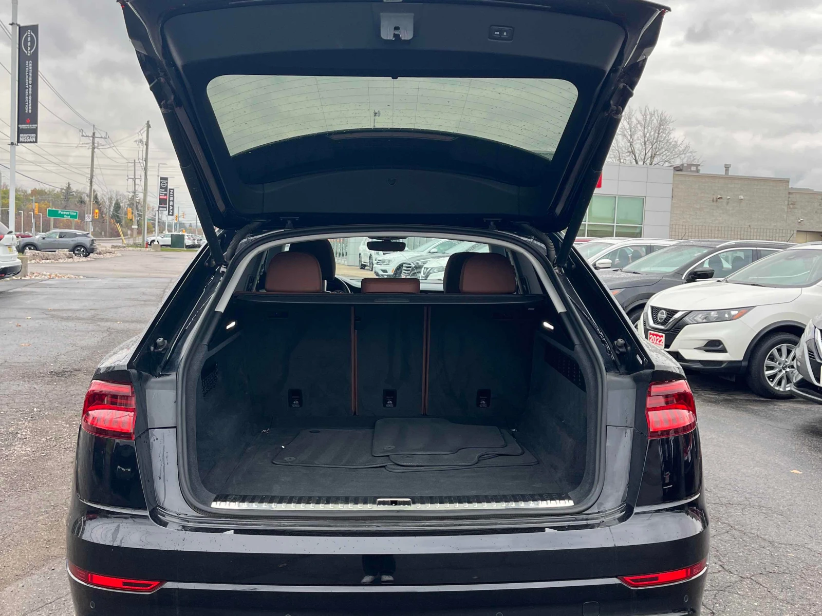 Audi Q8 Technik/B&O/Pano/Distronic/360/Одбухване, снимка 6 - Автомобили и джипове - 54972898
