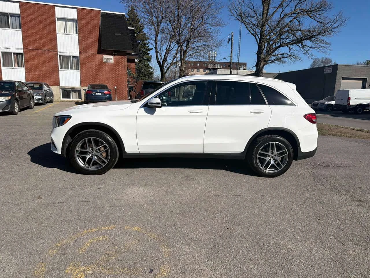 Mercedes-Benz GLC 300 4MATIC / ПОДГРЕВИ / ПАНОРАМА / ОТ ПРЕДСТАВИТЕЛСТВО, снимка 3 - Автомобили и джипове - 54984484