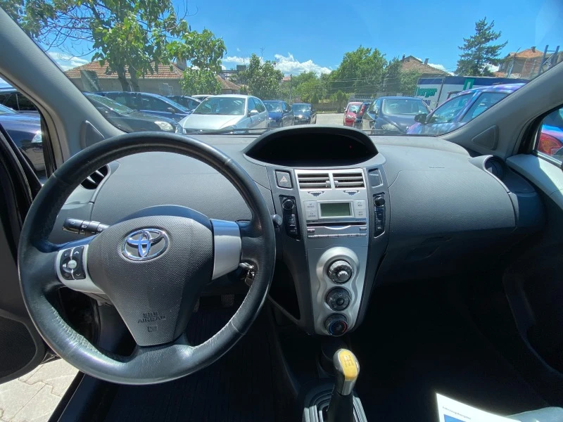 Toyota Yaris, снимка 11 - Автомобили и джипове - 46274745