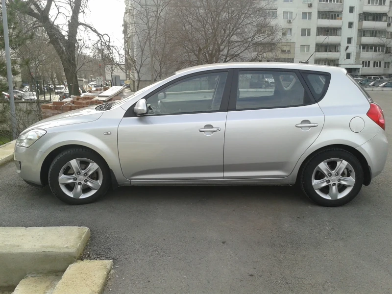 Kia Ceed, снимка 12 - Автомобили и джипове - 48507260