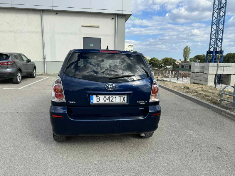 Toyota Corolla verso 2.2 D, снимка 5 - Автомобили и джипове - 51570314