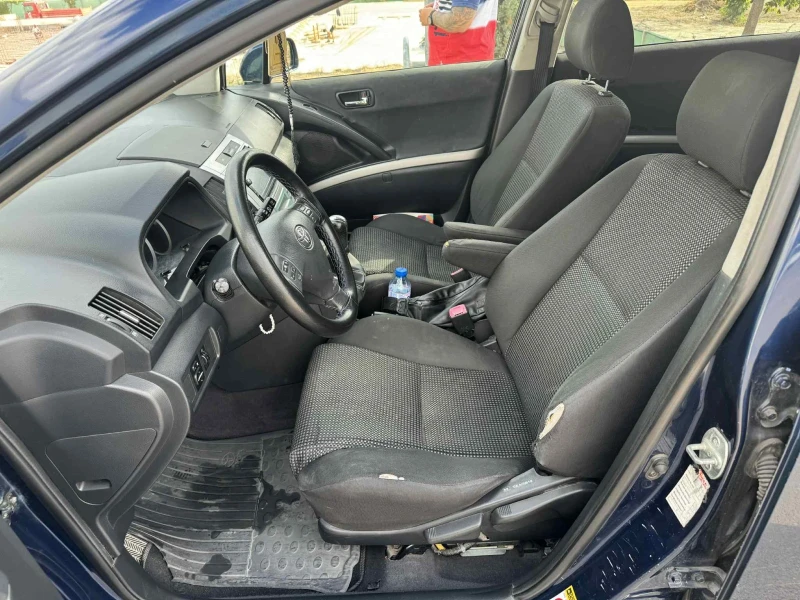 Toyota Corolla verso 2.2 D, снимка 9 - Автомобили и джипове - 51570314