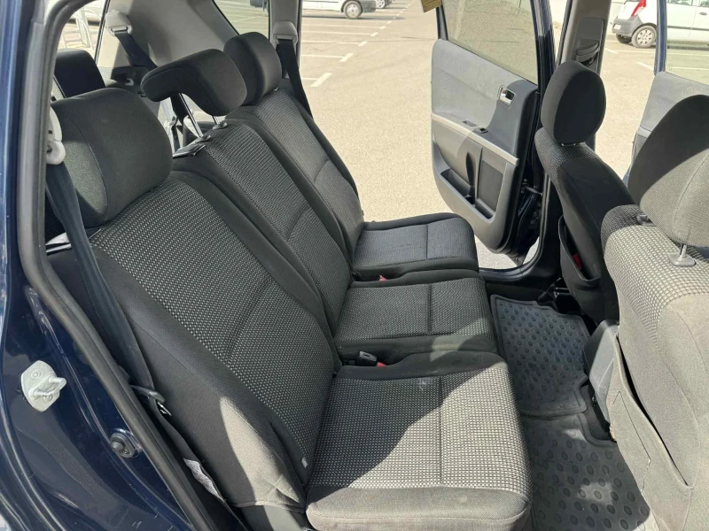 Toyota Corolla verso 2.2 D, снимка 14 - Автомобили и джипове - 51570314