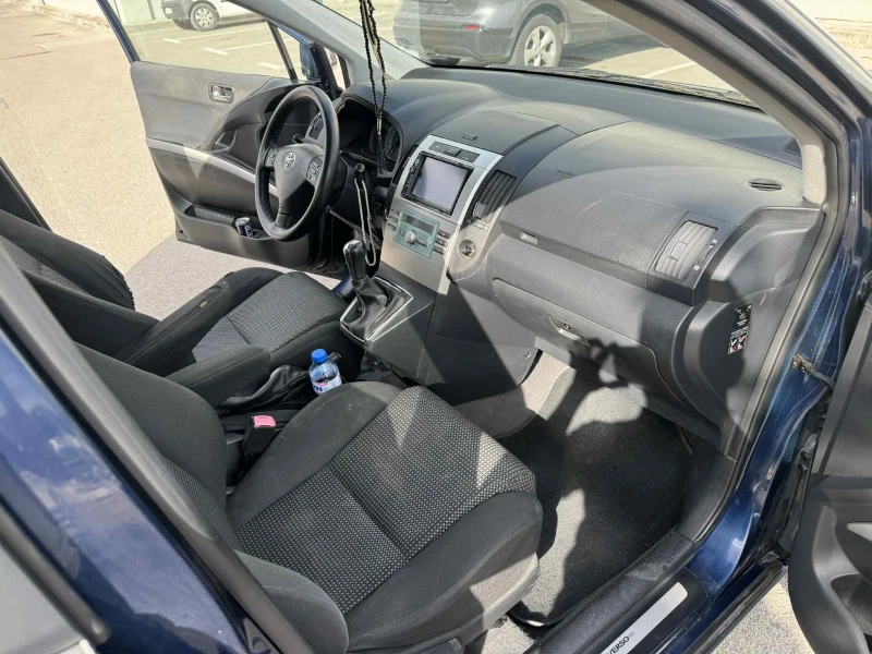 Toyota Corolla verso 2.2 D, снимка 10 - Автомобили и джипове - 51570314