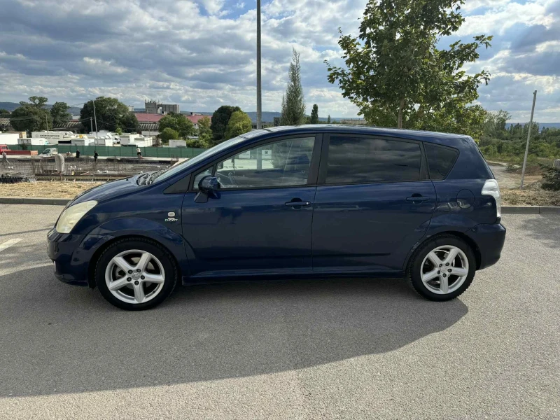 Toyota Corolla verso 2.2 D, снимка 2 - Автомобили и джипове - 51570314