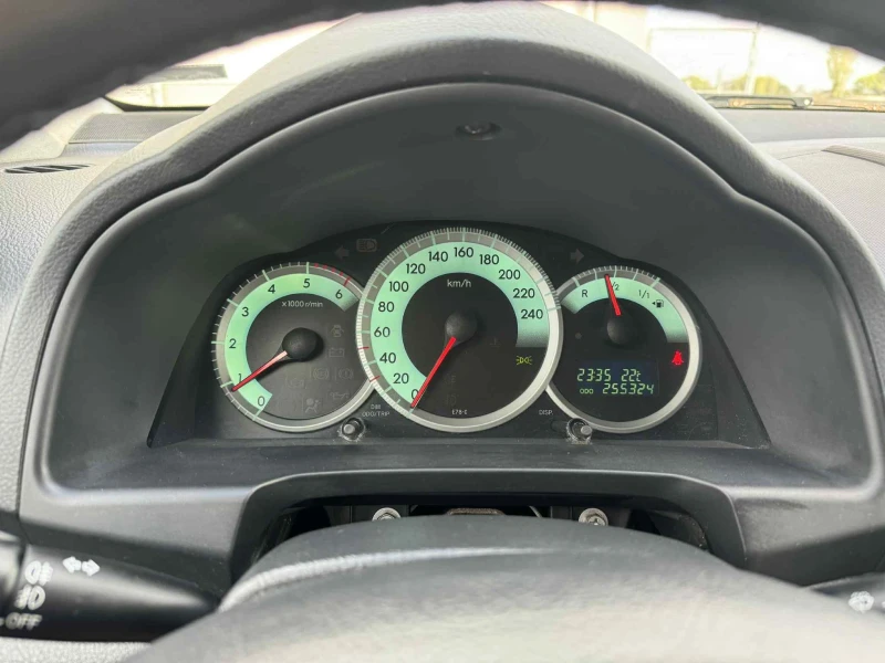 Toyota Corolla verso 2.2 D, снимка 12 - Автомобили и джипове - 51570314