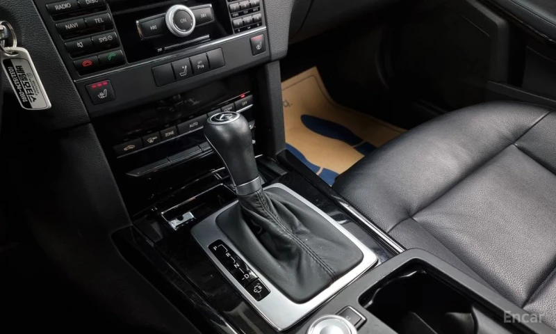 Mercedes-Benz E 200, снимка 9 - Автомобили и джипове - 52938969