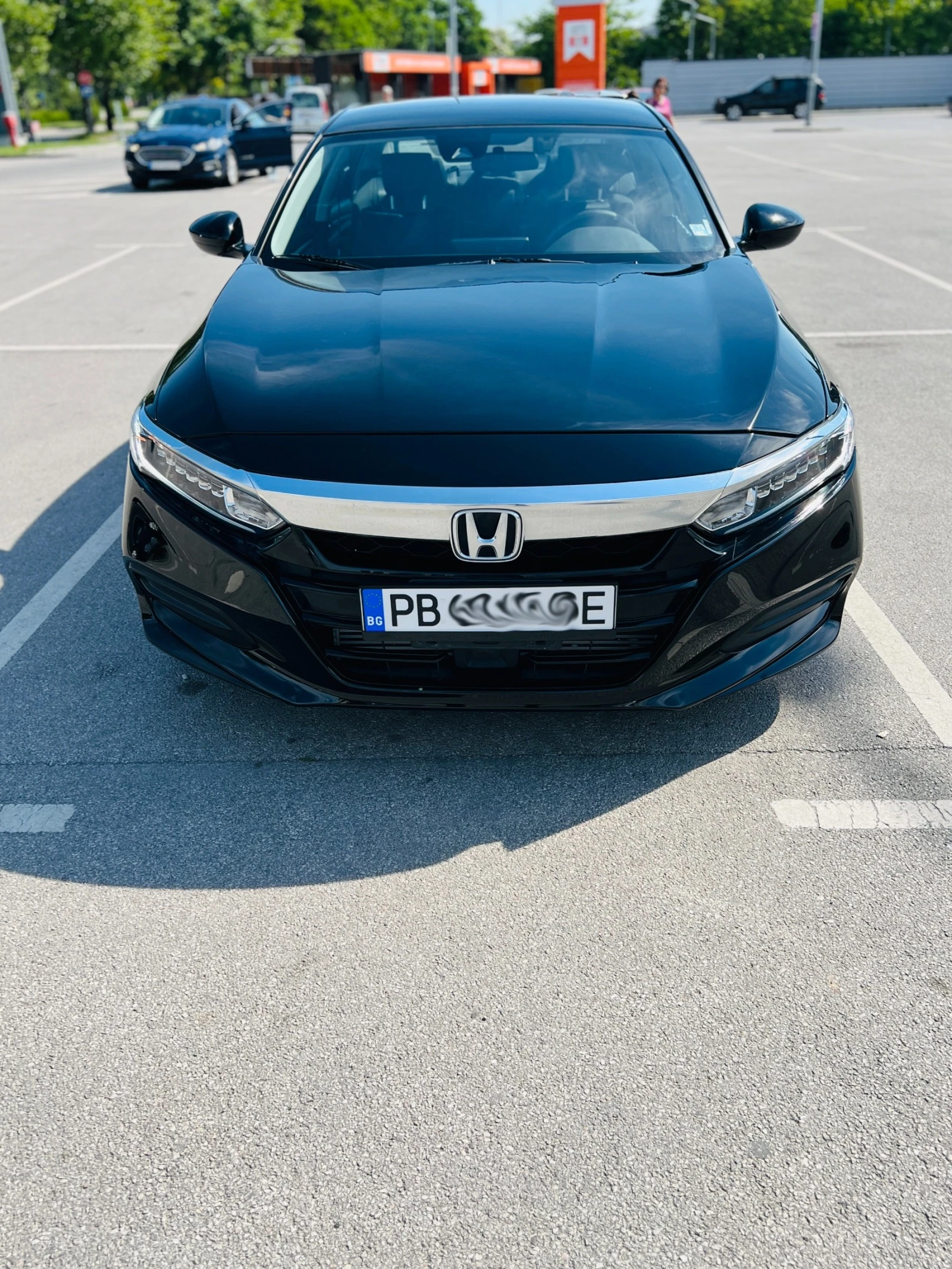 Honda Accord на 17 000км. Бартер за имот - изображение 9