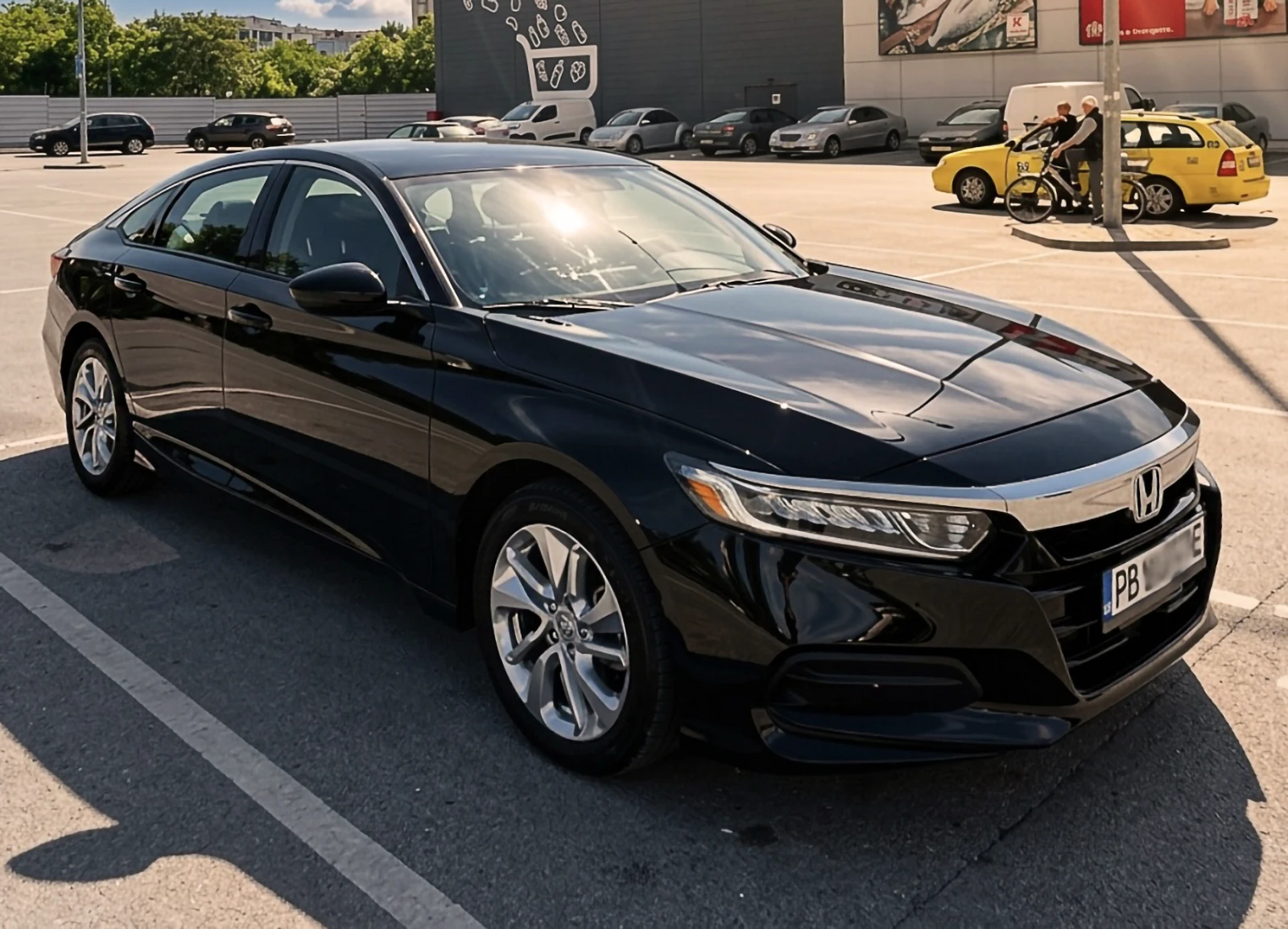 Honda Accord на 24 000км. Бартер за имот