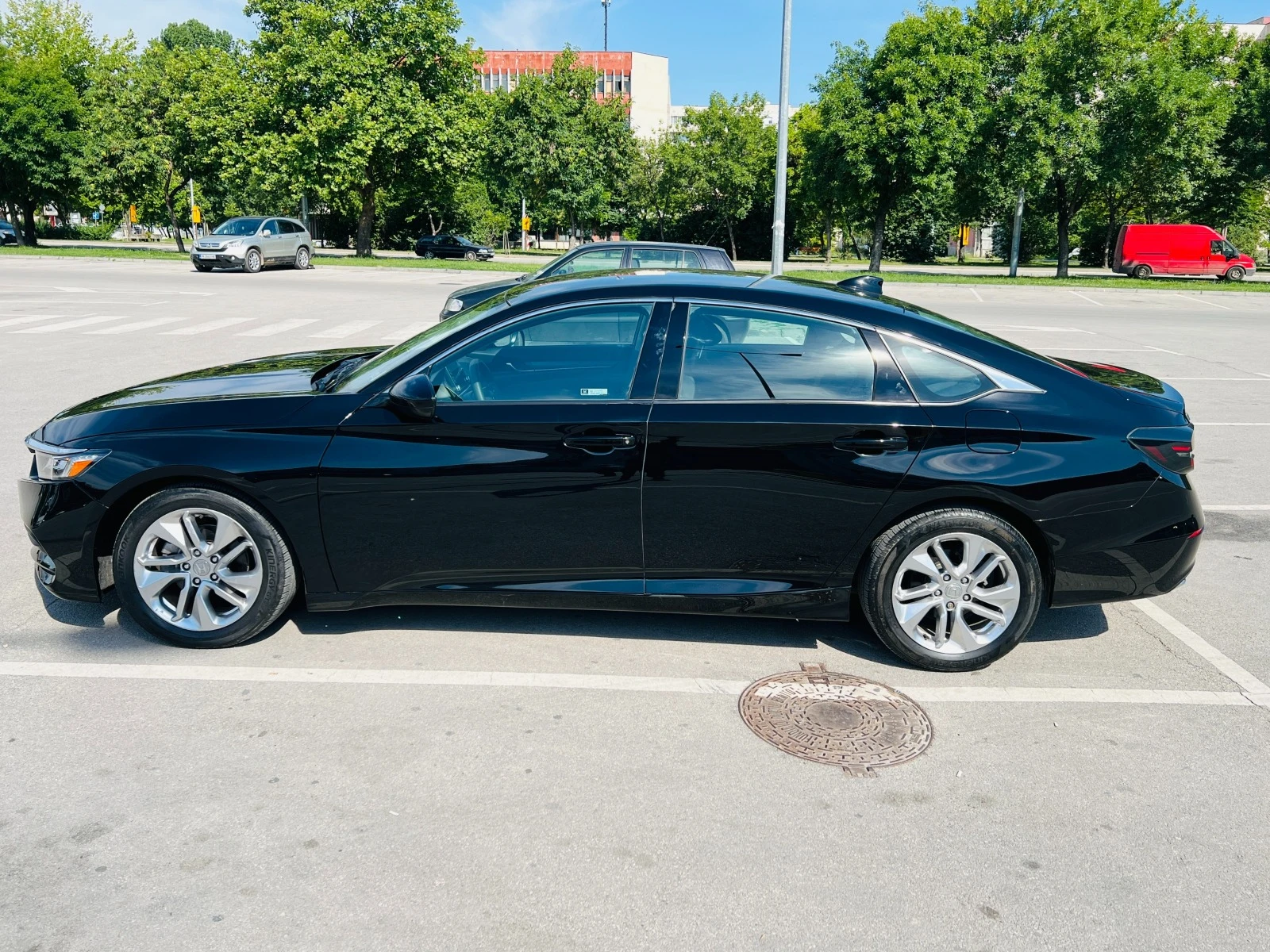 Honda Accord на 17 000км. Бартер за имот - изображение 3