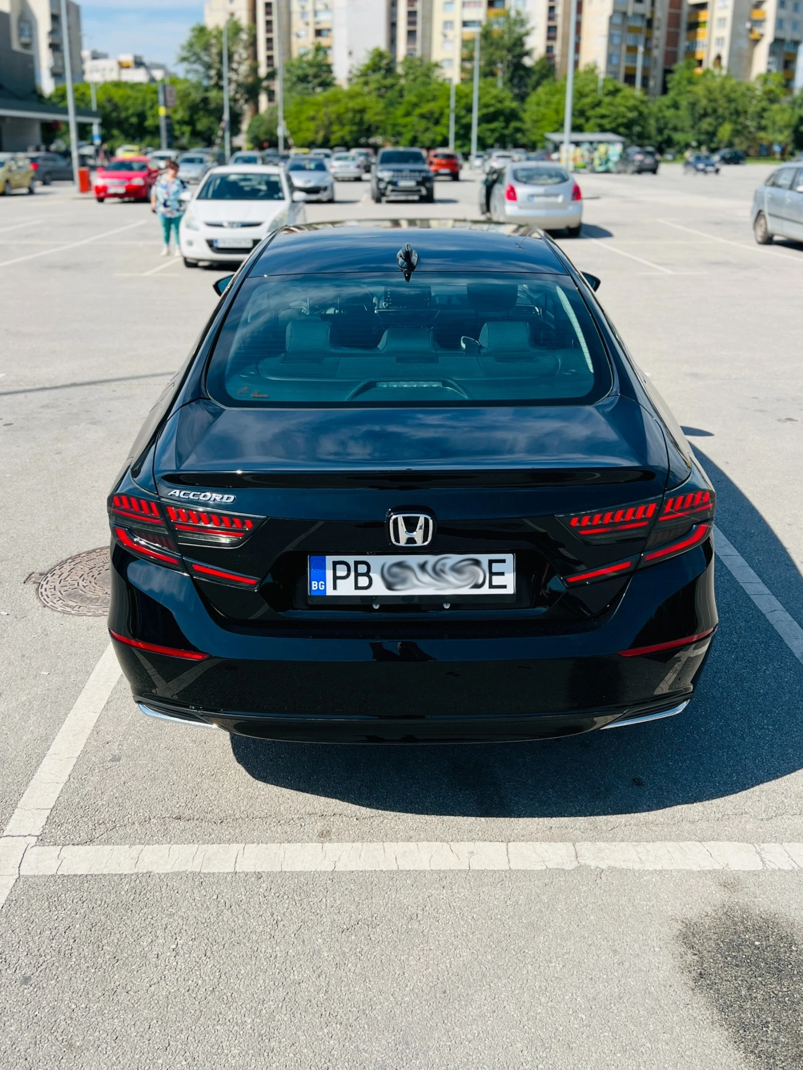 Honda Accord на 17 000км. Бартер за имот - изображение 5