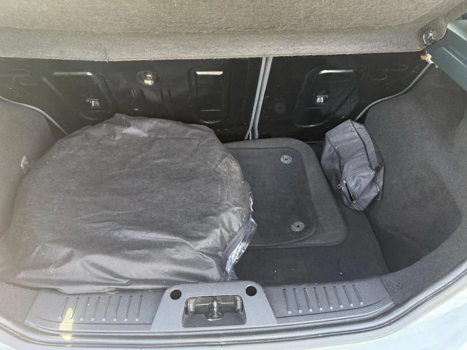 Ford Fiesta 1.4 - изображение 7