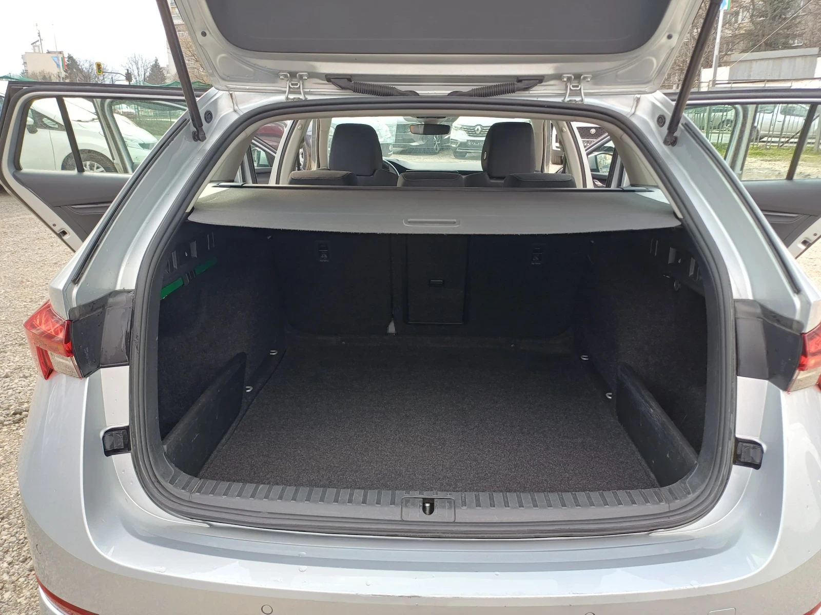 Skoda Octavia 2.0 TDI DISTORNIC DIGITAL COCPIT, снимка 11 - Автомобили и джипове - 53498744