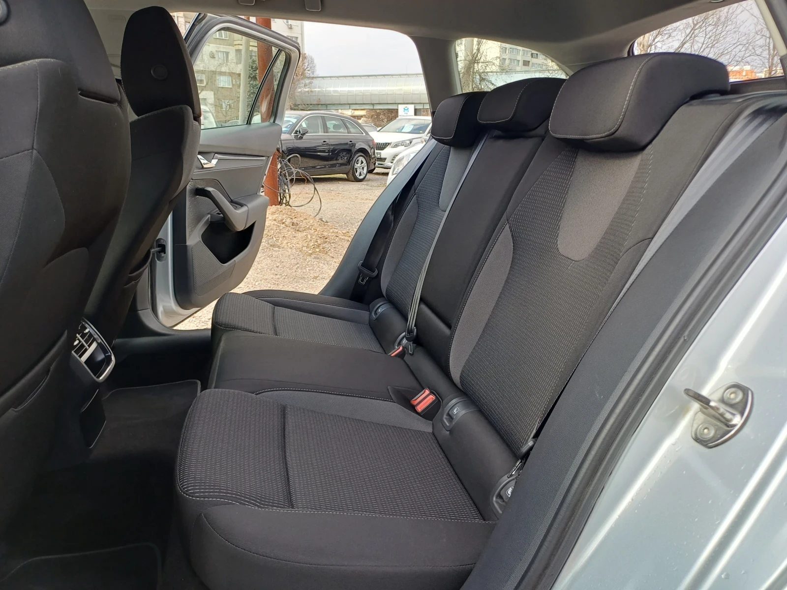 Skoda Octavia 2.0 TDI DISTORNIC DIGITAL COCPIT, снимка 10 - Автомобили и джипове - 53498744