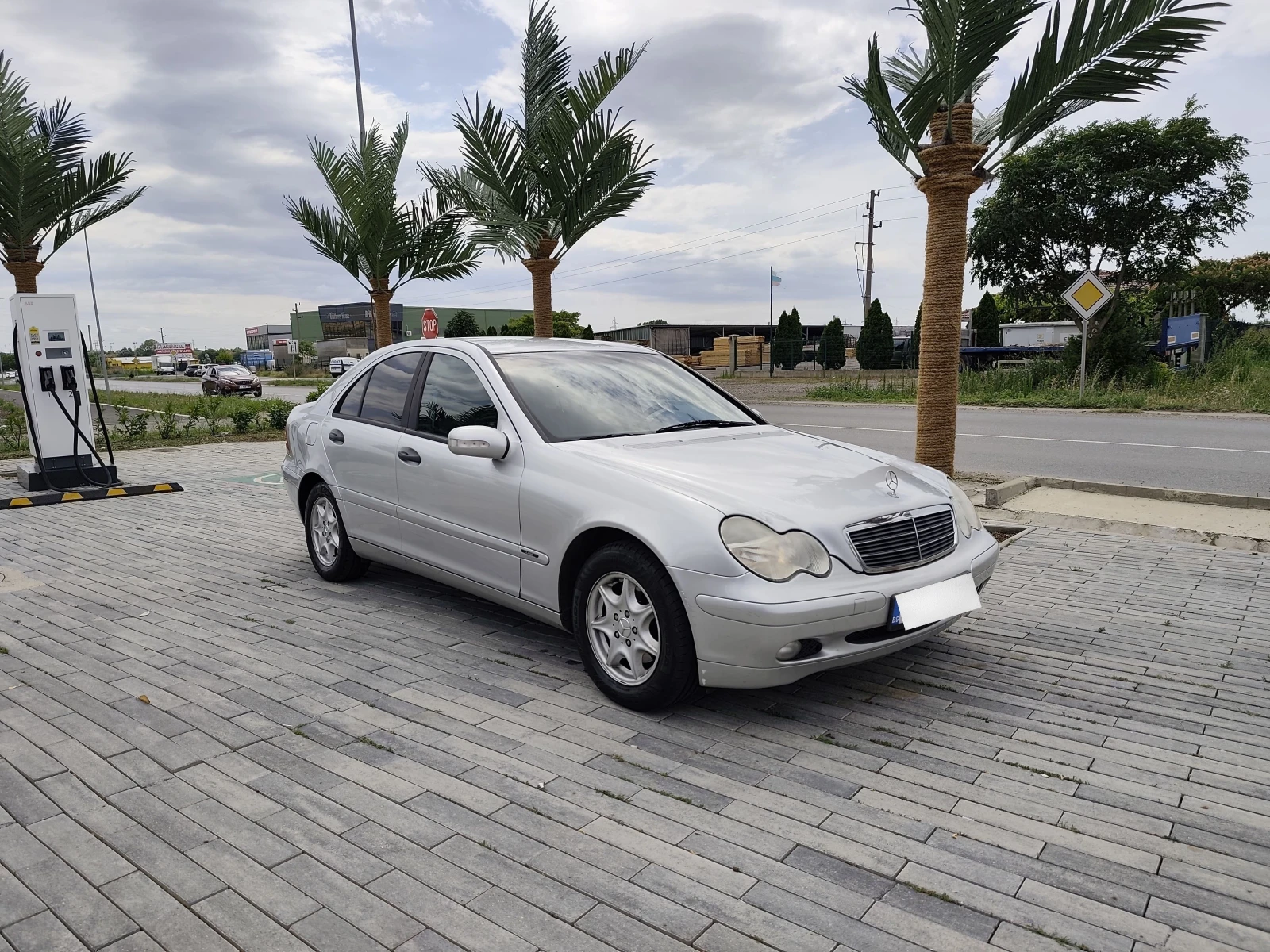 Mercedes-Benz C 180 Kompressor / LPG, снимка 2 - Автомобили и джипове - 55413004