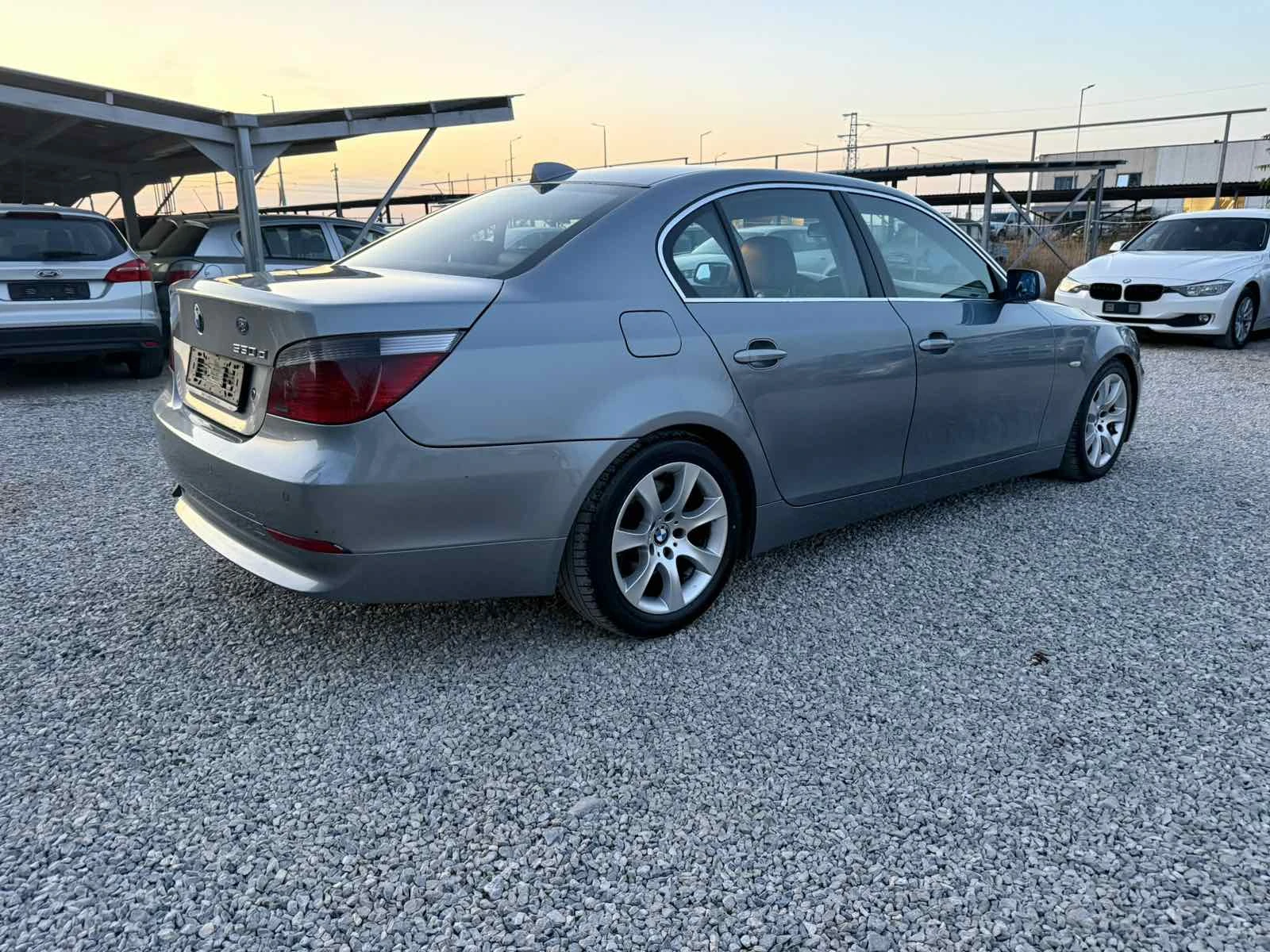 BMW 530 3.0D 218kc АВТОМАТ КОЖА, снимка 5 - Автомобили и джипове - 56015640