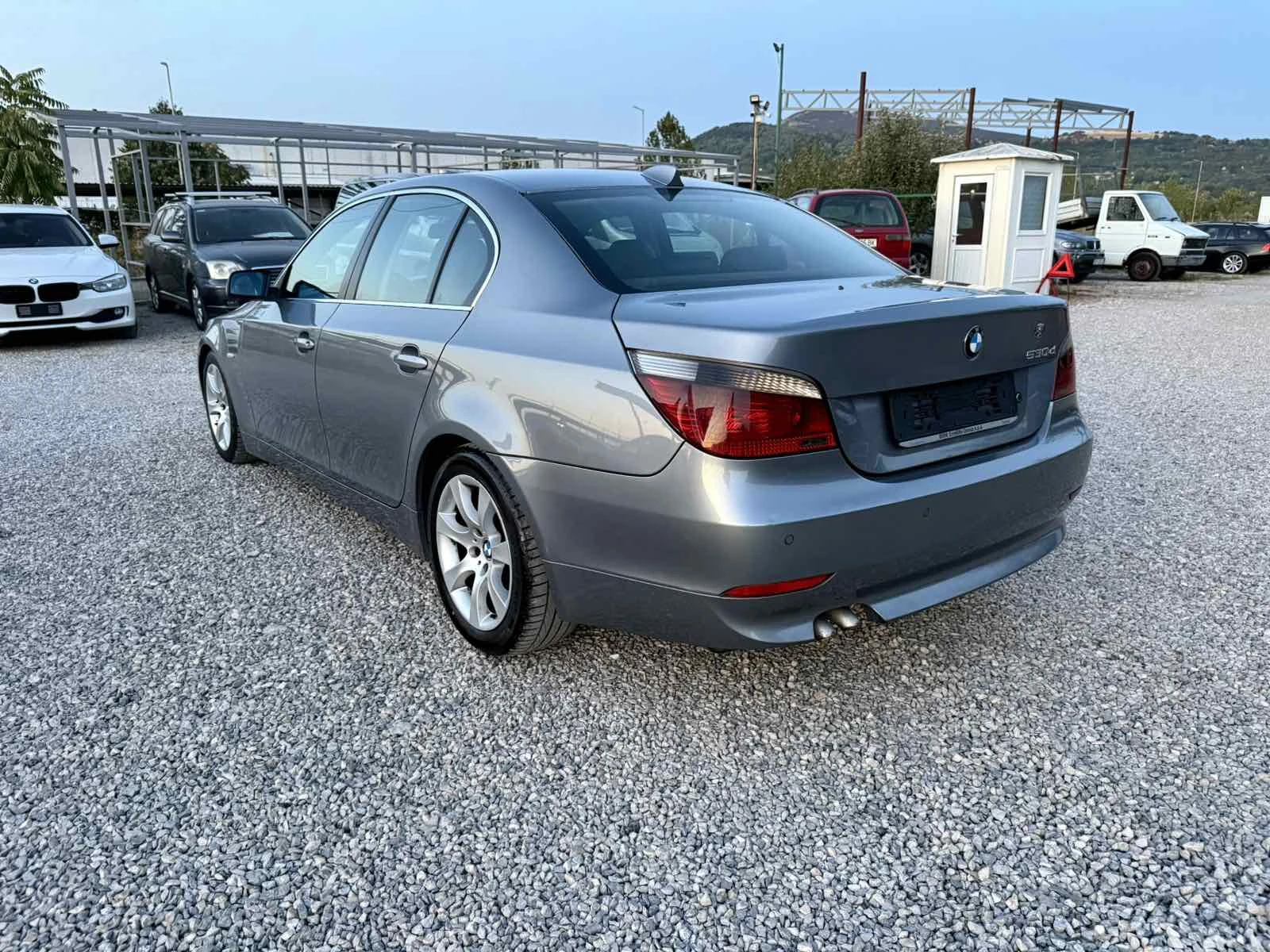 BMW 530 3.0D 218kc АВТОМАТ КОЖА, снимка 7 - Автомобили и джипове - 56015640
