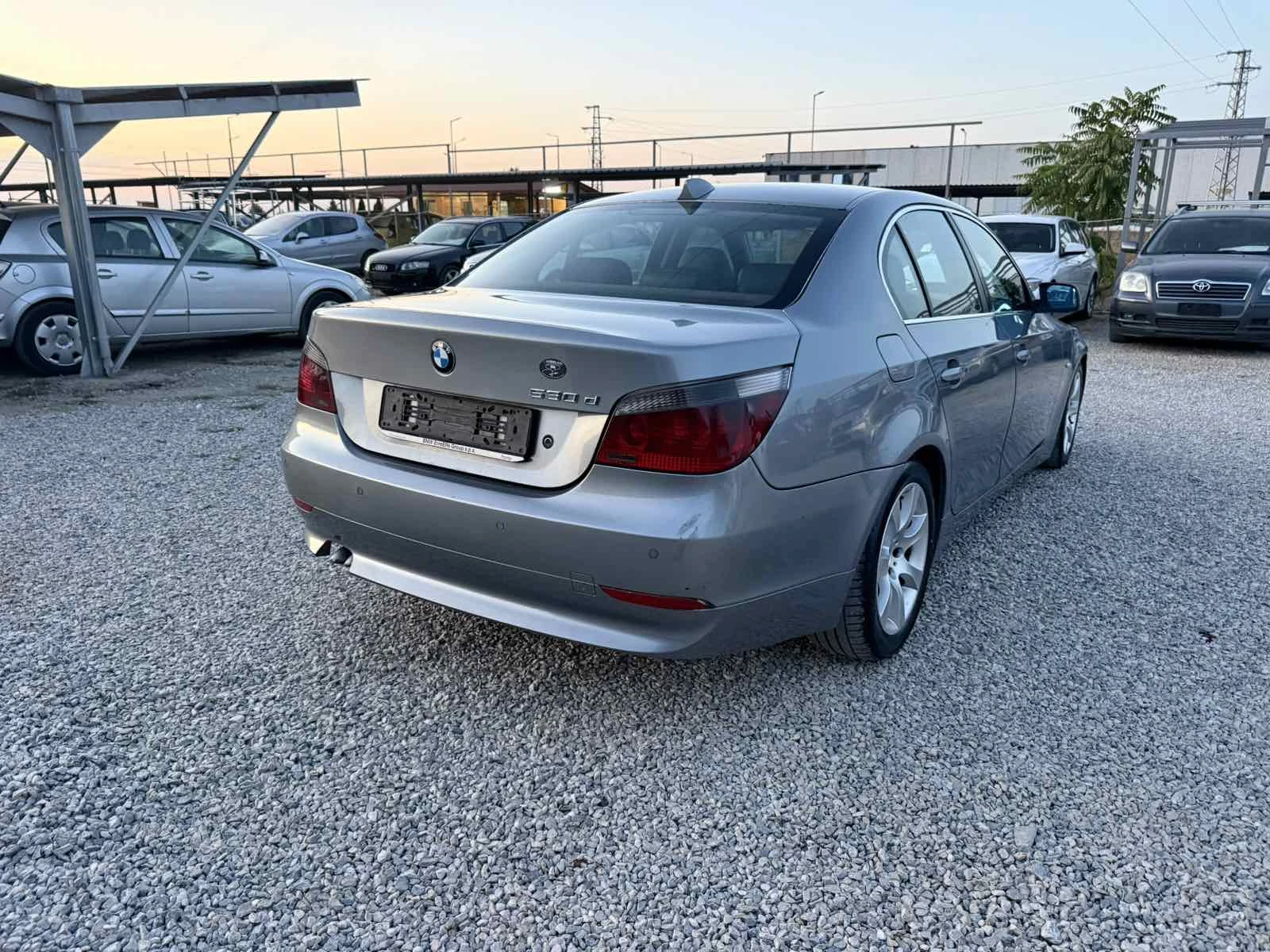 BMW 530 3.0D 218kc АВТОМАТ КОЖА, снимка 6 - Автомобили и джипове - 56015640