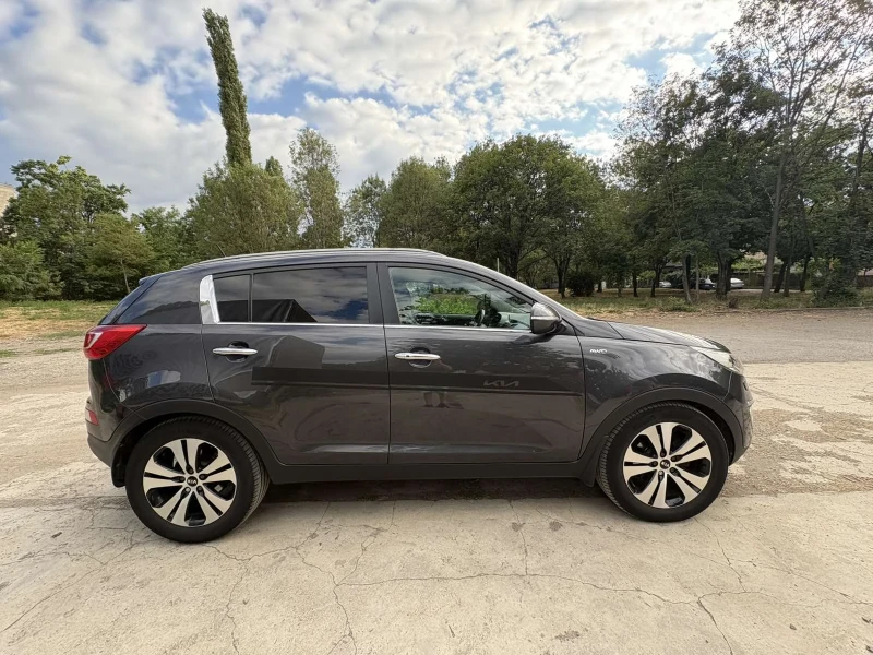 Kia Sportage, снимка 2 - Автомобили и джипове - 52420065